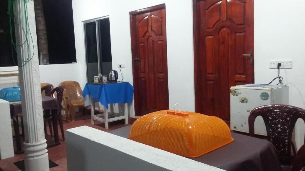 Hotel Oceanic White House à Nilaveli Extérieur photo