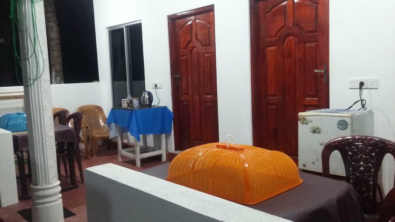 Hotel Oceanic White House à Nilaveli Extérieur photo
