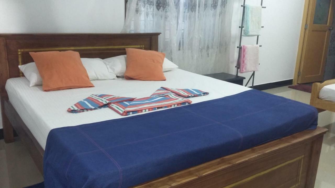Hotel Oceanic White House à Nilaveli Extérieur photo